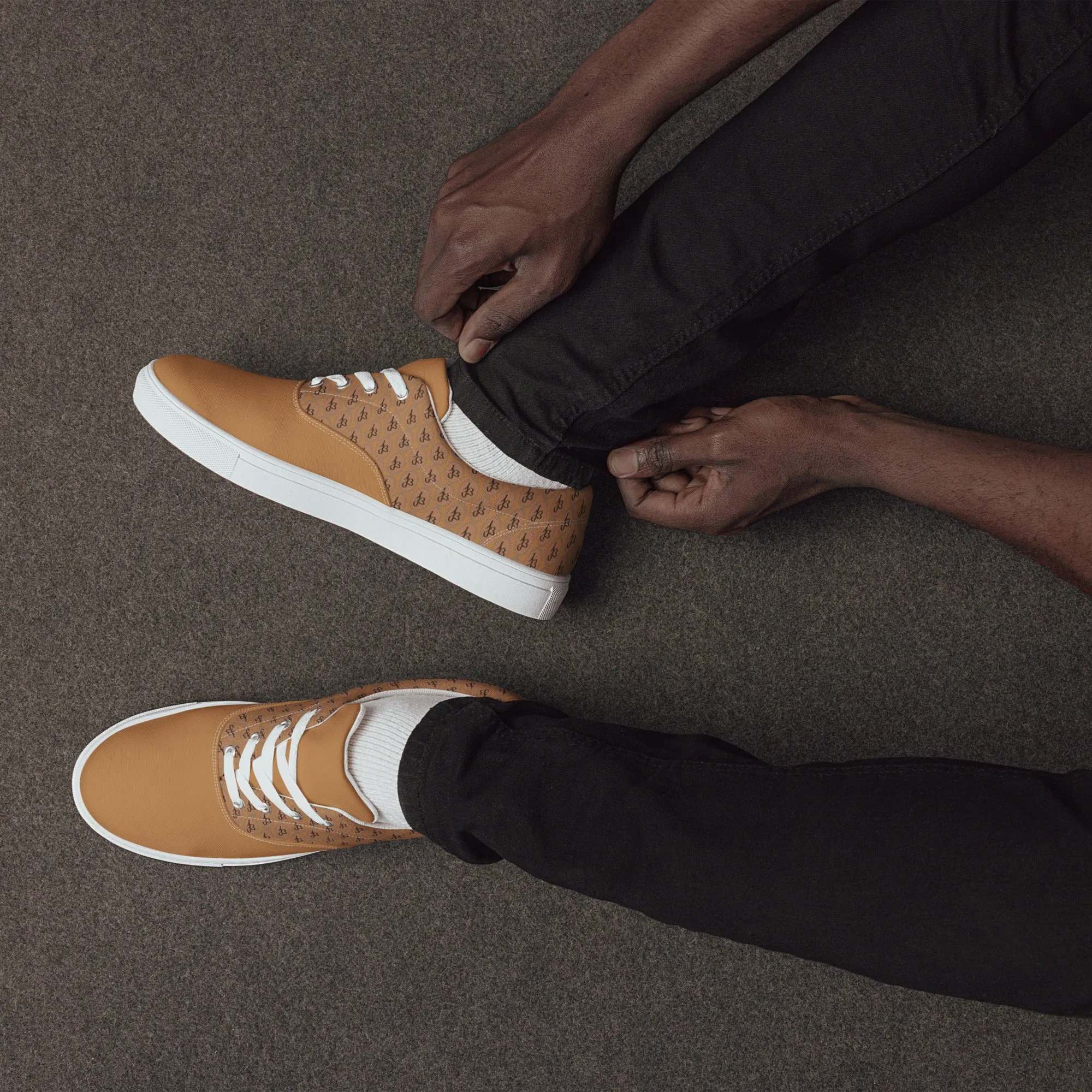 AJBeneficial Men’s lace-up canvas shoes on Tan