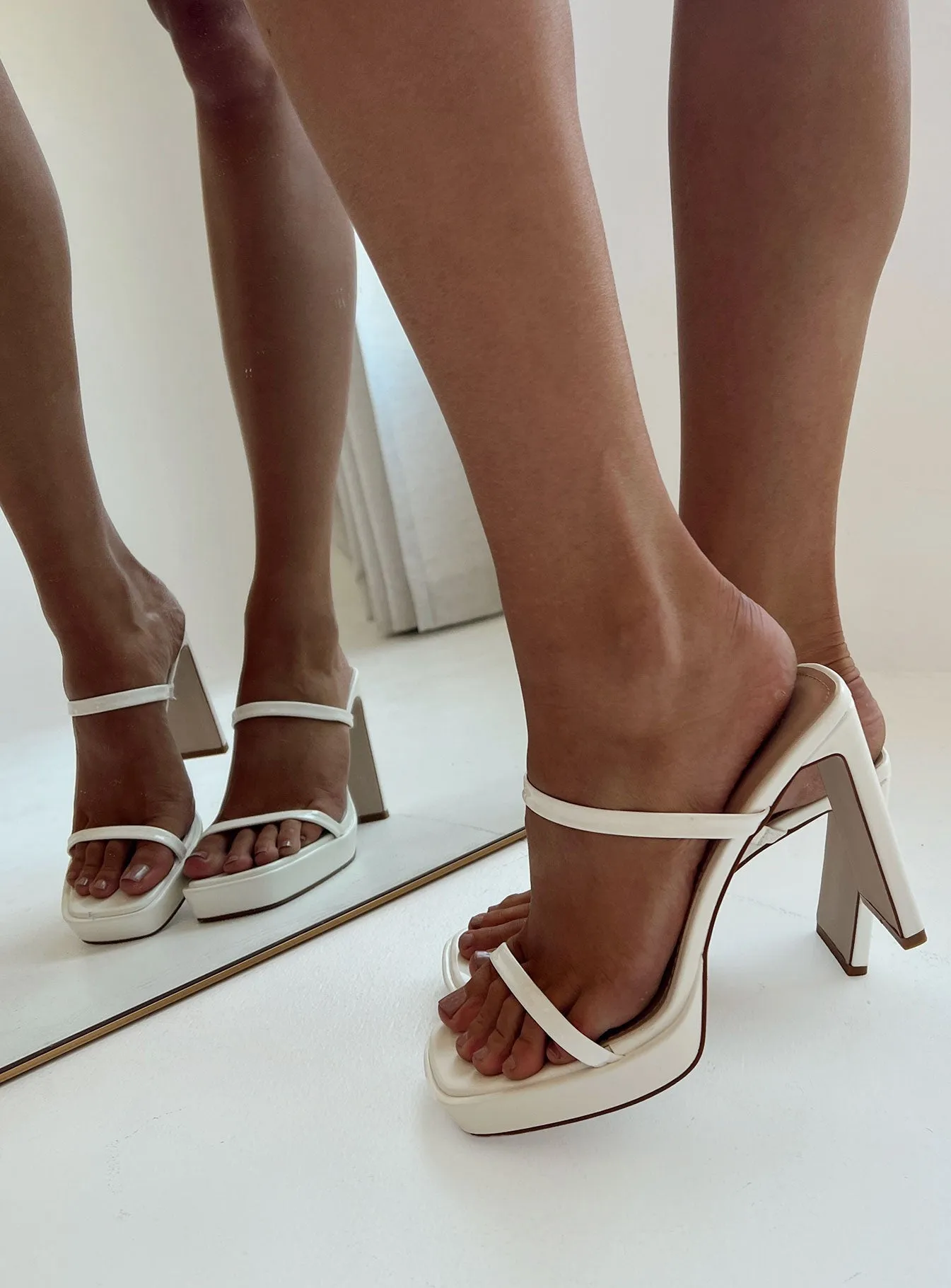 Yelda Heels White